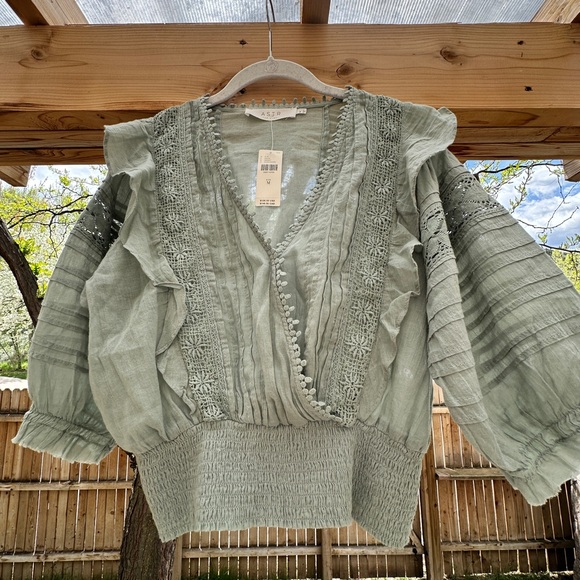 NWT ASTR the Label Anthropologie Faux Wrap Smocked Waist The Wanderer Top med - Picture 7 of 17